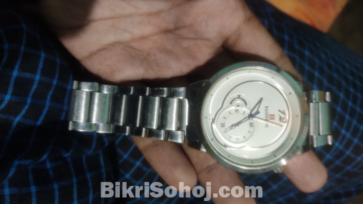 দুইটা ঘড়ি একসাথে বিক্রি করব